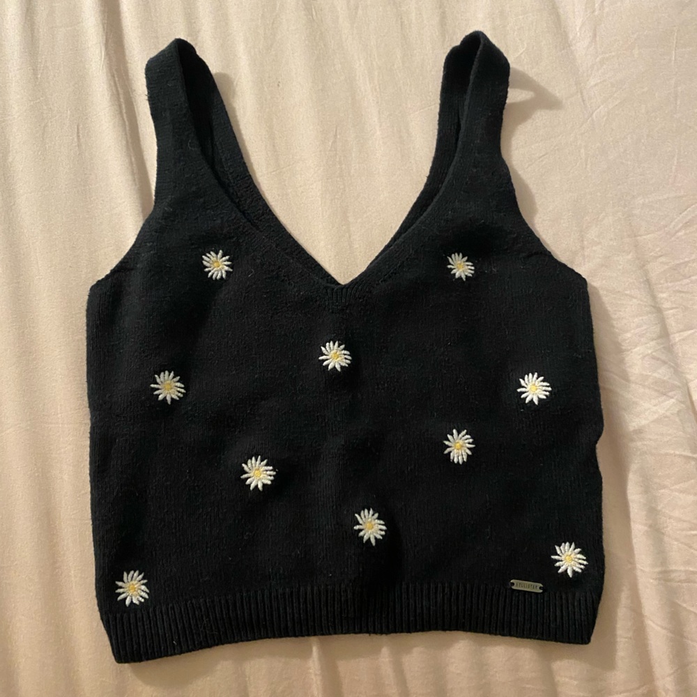 Hollister, Black Daisy Crop Top, Size S